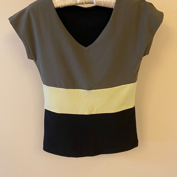 Ladies Golf Wear - Picture 3 of 5